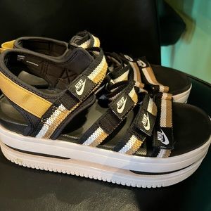 Nike iconic womens sandals size 9